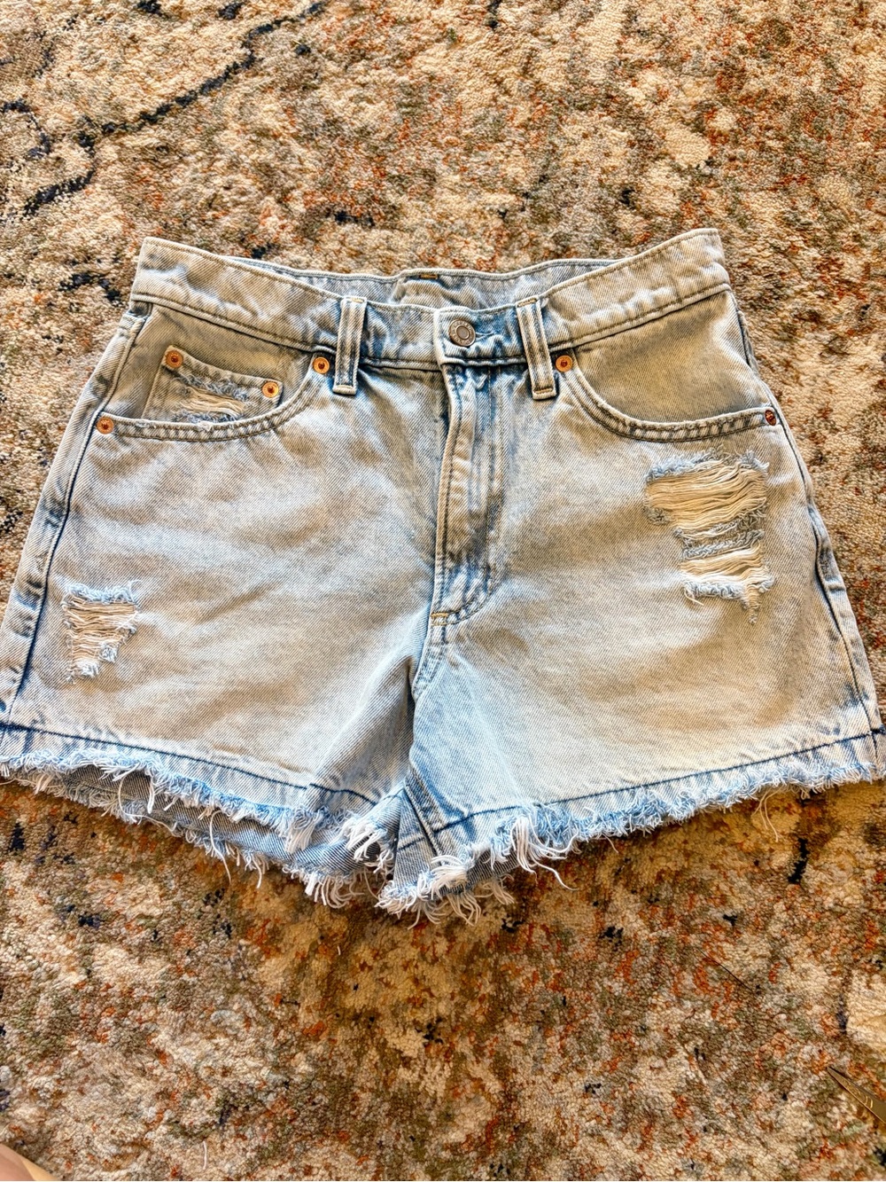 Women’s Gap High Rise Stride Denim Shorts Size 26/2 4” Inseam - Picture 2 of 7